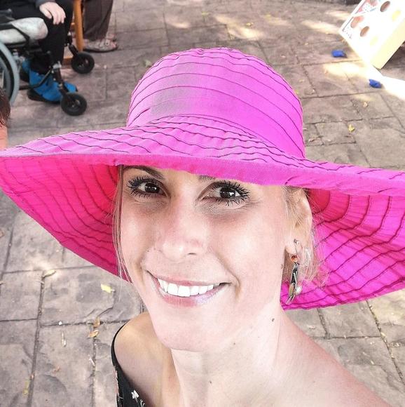 Meet your Posher, Anouk - Picture 1 of 1